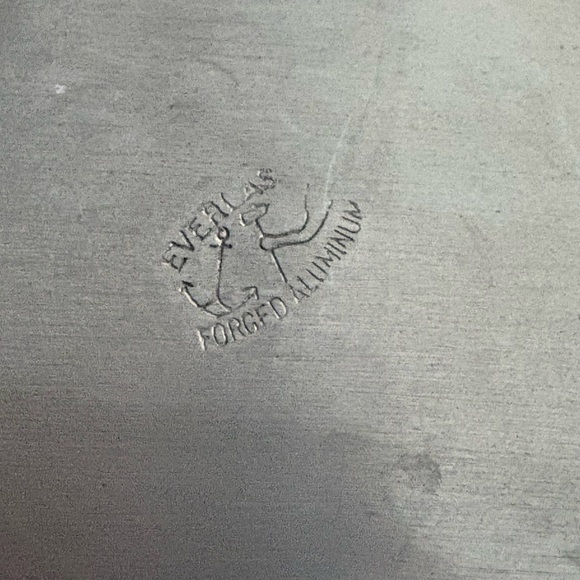 Everlast Forged Aluminum Floral Engraved Metal Baking Bowl - Picture 4 of 4